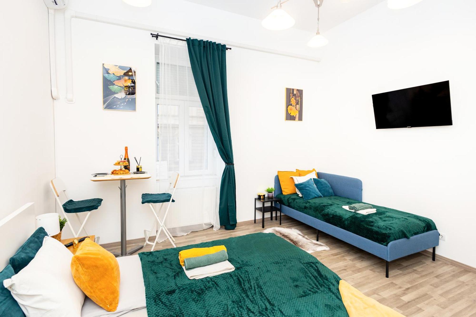 Golden Sun At Buda Castle Apartment *
